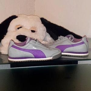 Women's Puma gym shoes